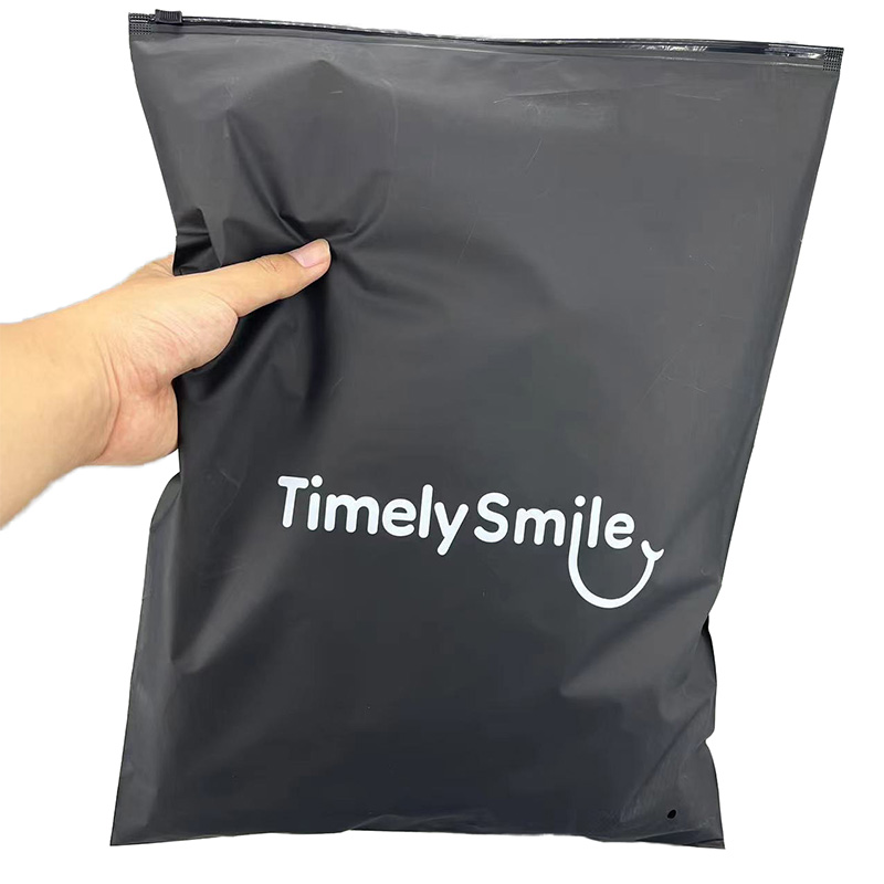 Packaging Advantages of Zipper plastic Pouches