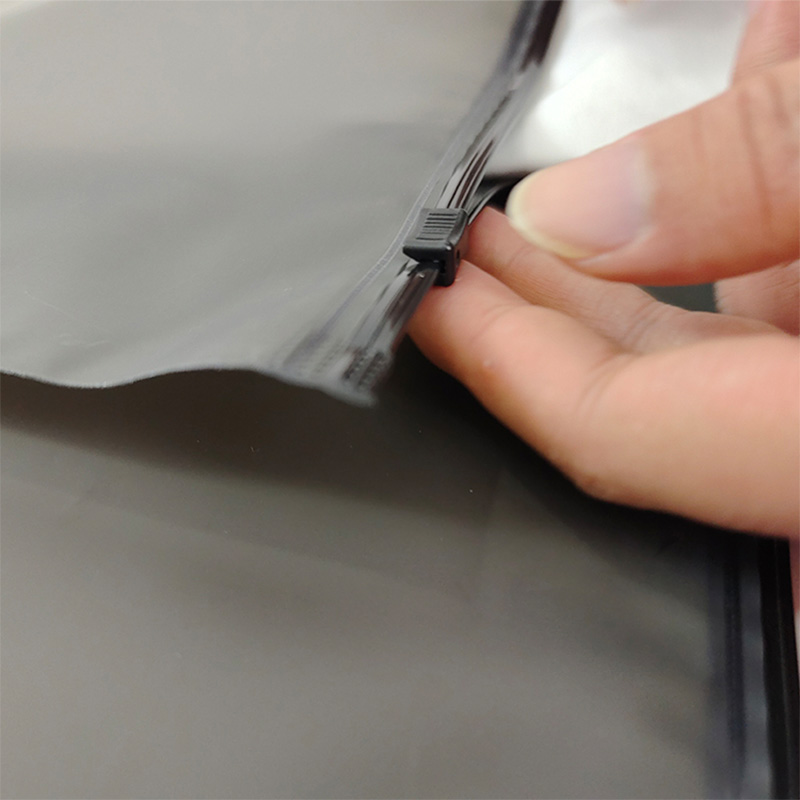Packaging Advantages of Zipper plastic Pouches