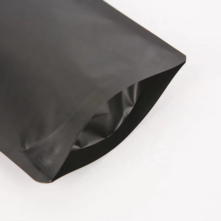 Customized Functional Features for Matte Black Stand-Up Pouch