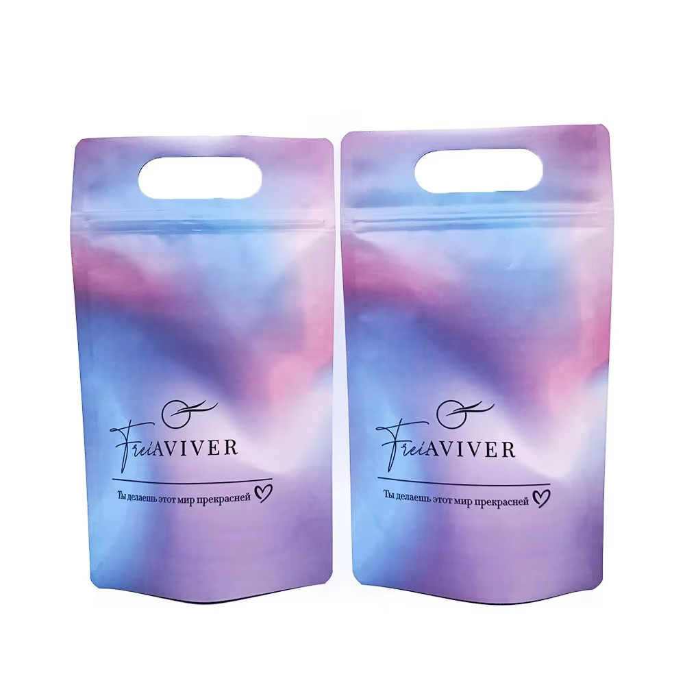 Stand up pouch with handle