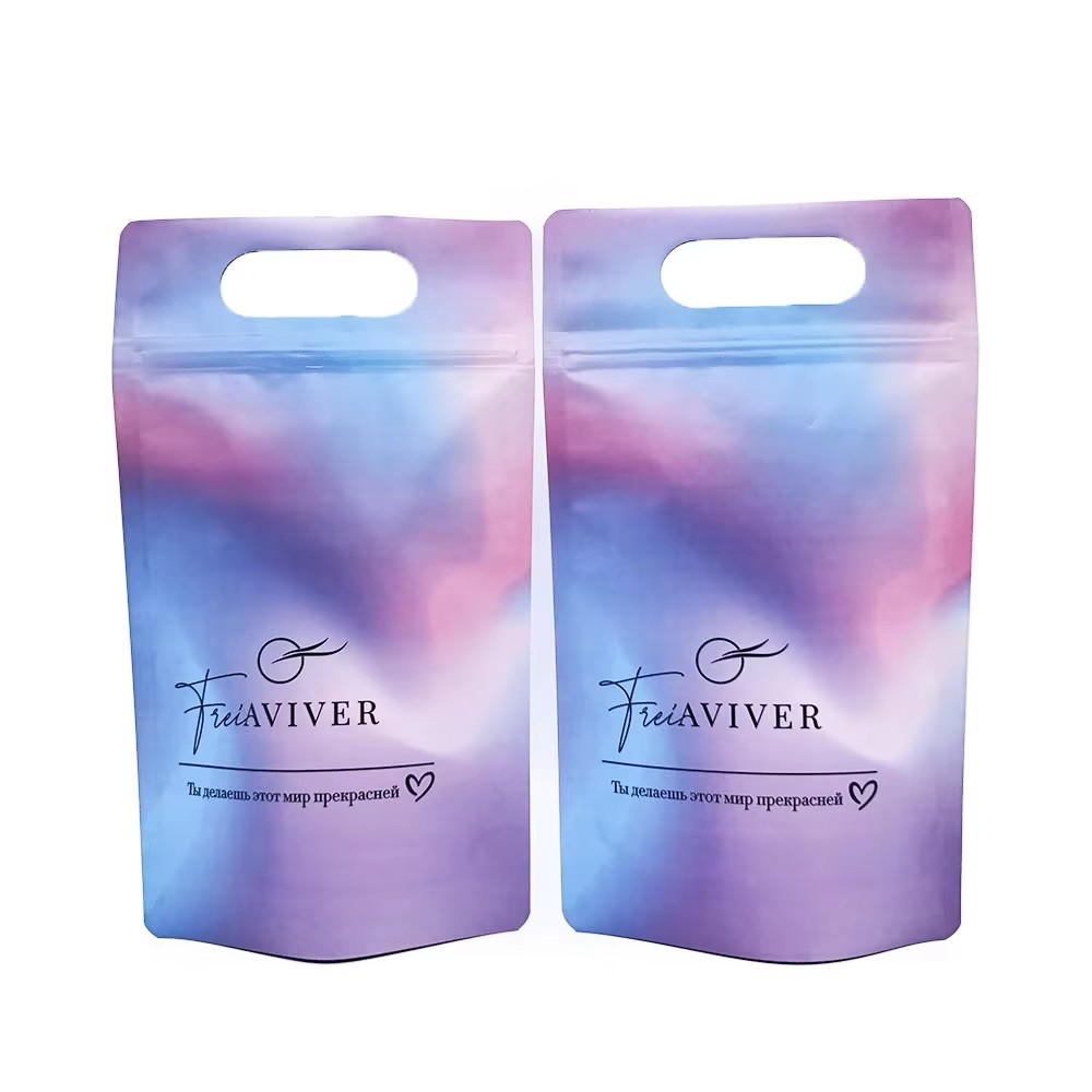Stand up pouch with handle